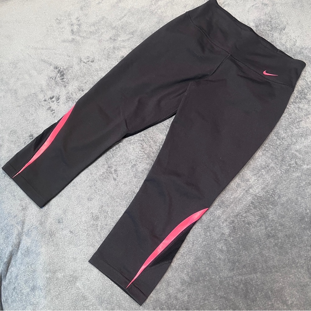 LIKE NEW Nike Women’s Dri-Fit Running Capris - Black Vented Pink Swoosh